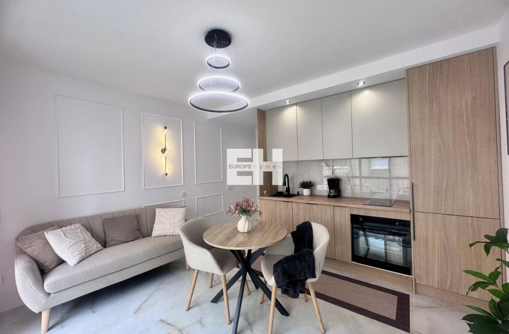 Resale - Apartment - Torrevieja - Estacion De Autobuses