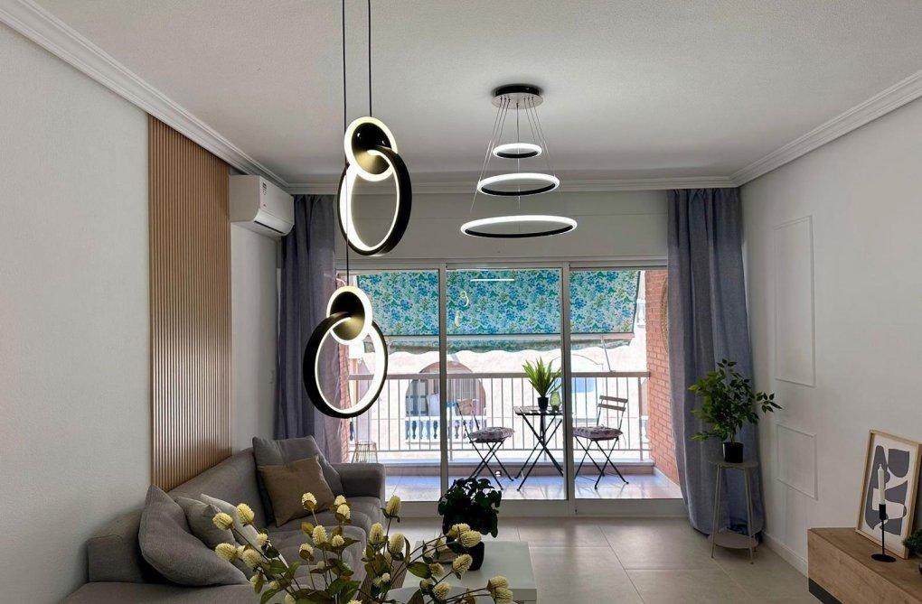 Resale - Apartment - Torrevieja - Estacion De Autobuses