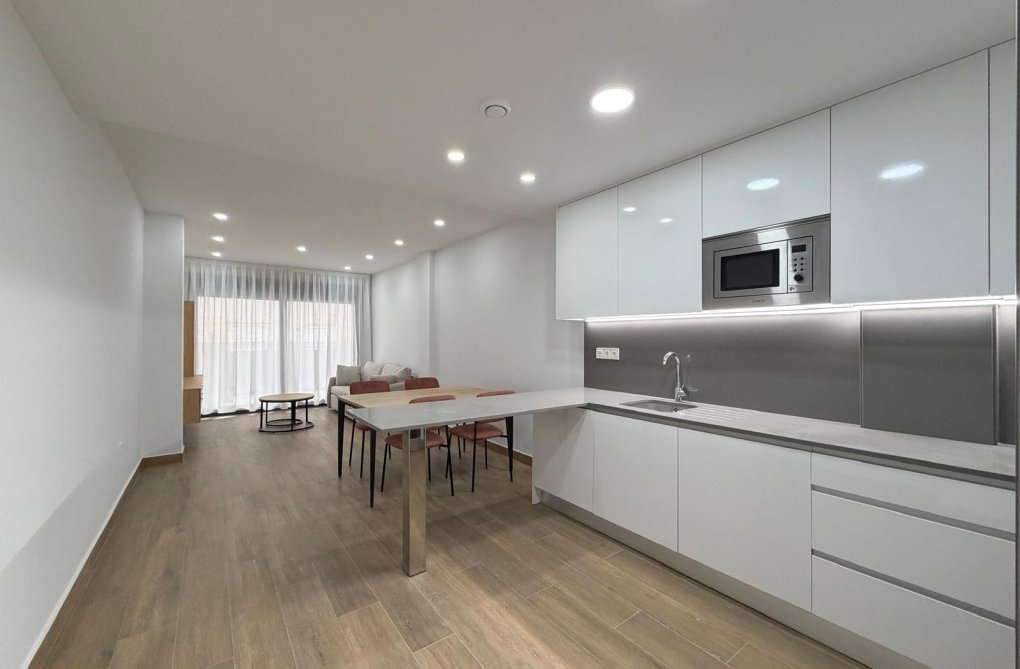 Resale - Apartment - Torrevieja - Estacion De Autobuses
