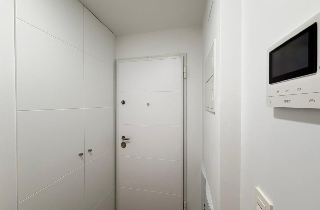 Resale - Apartment - Torrevieja - Estacion De Autobuses
