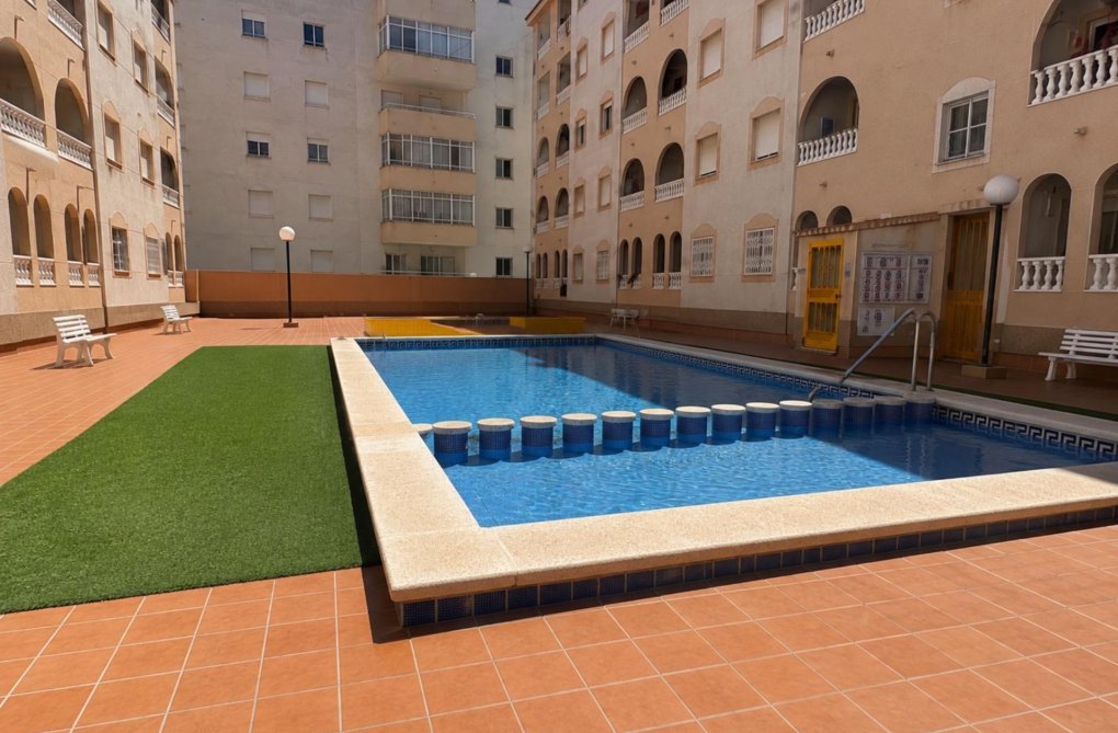 Resale - Apartment - Torrevieja - Estacion De Autobuses