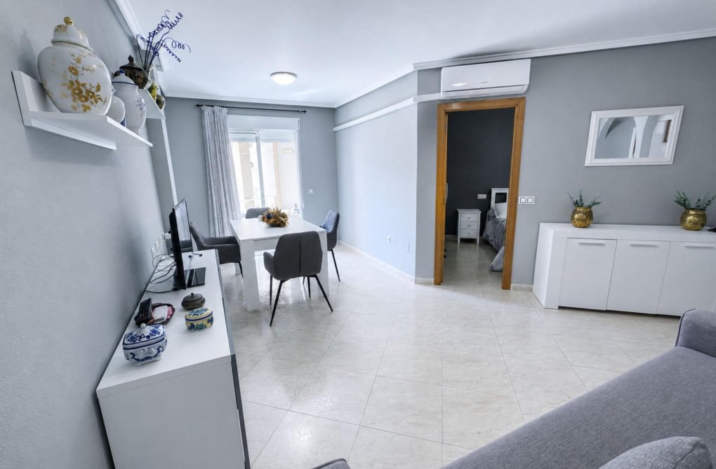 Resale - Apartment - Torrevieja - Estacion De Autobuses