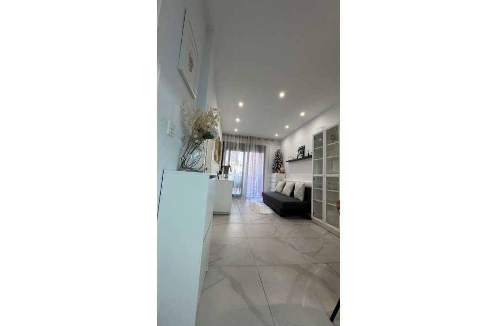 Resale - Apartment - Torrevieja - Estacion De Autobuses
