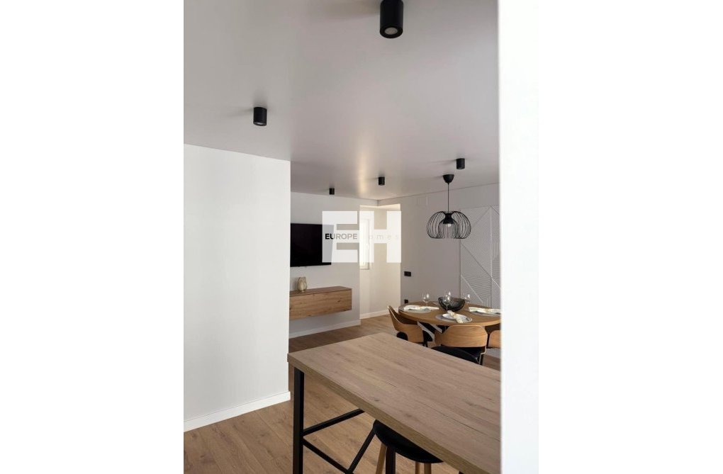 Resale - Apartment - Torrevieja - Paseo Maritimo