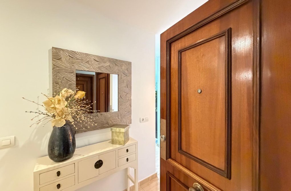 Resale - Apartment - Torrevieja - Paseo Maritimo
