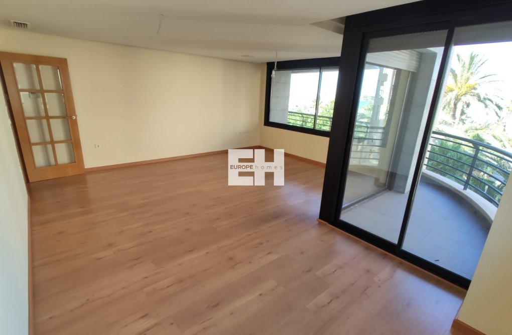 Resale - Apartment - Torrevieja - Puerto