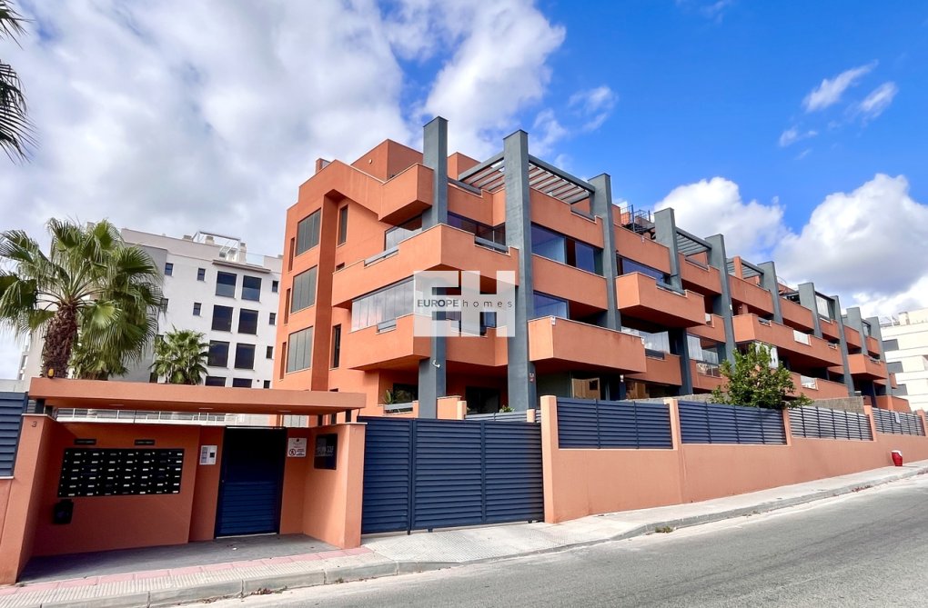 Resale - Apartment - Villamartin - Costa Blanca