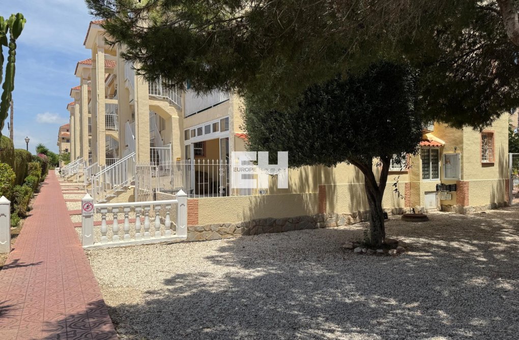 Resale - Bungalow - Torrevieja - La Siesta - El Salado - Torreta