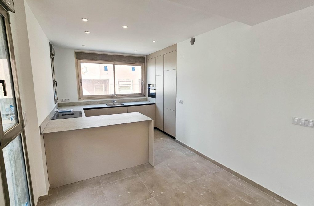 Resale - Penthouse - Torrevieja - Paseo Maritimo