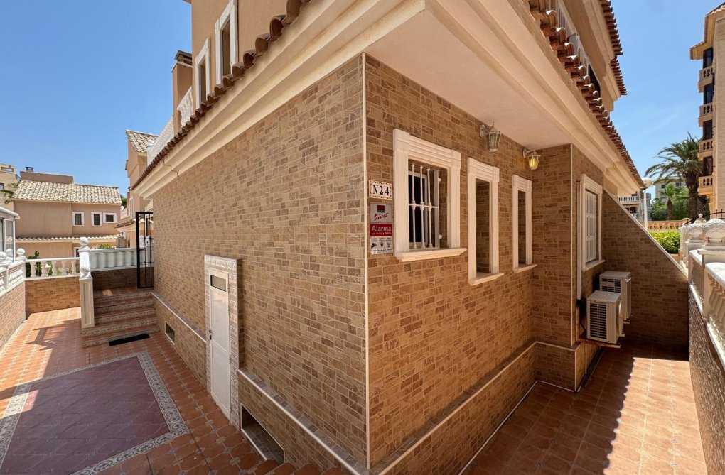 Resale - town house - Guardamar del Segura - Urbanizaciones