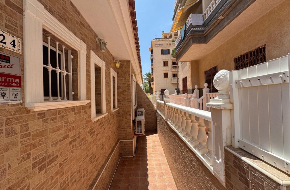 Resale - town house - Guardamar del Segura - Urbanizaciones