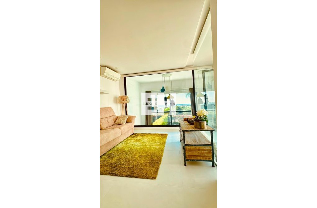 Resale - town house - Orihuela Costa - Villamartín