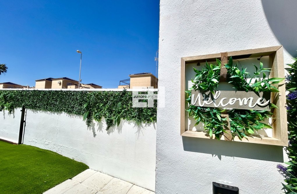 Resale - town house - Punta Prima - Costa Blanca