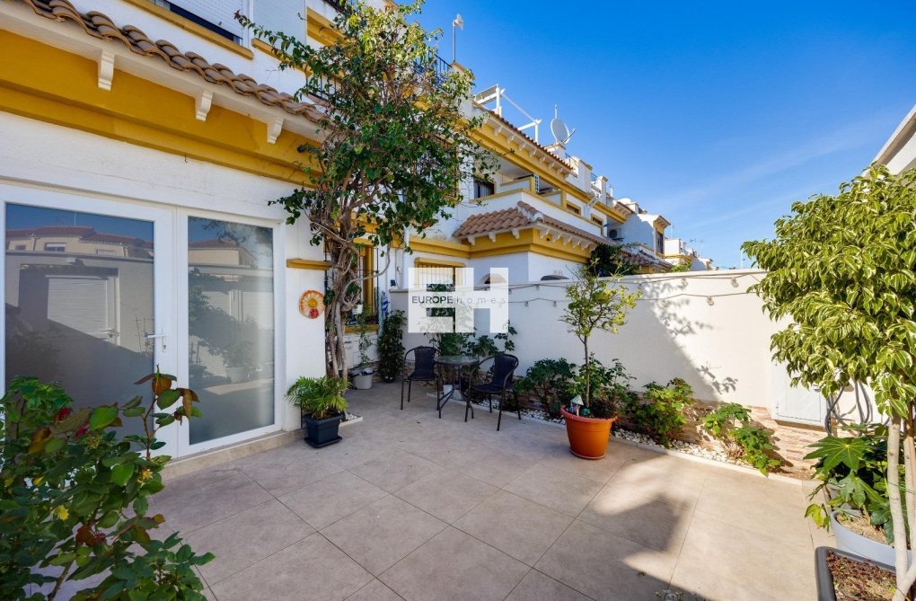 Resale - town house - Torrevieja - Aguas Nuevas