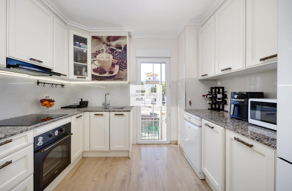 Resale - town house - Torrevieja - Aguas Nuevas