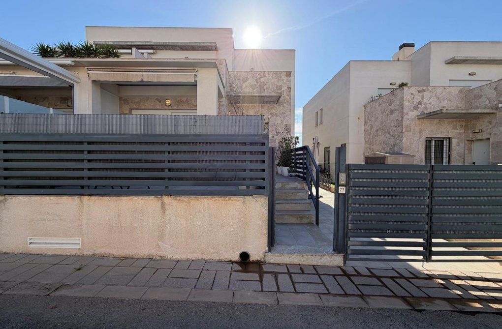 Resale - town house - Torrevieja - Aguas Nuevas