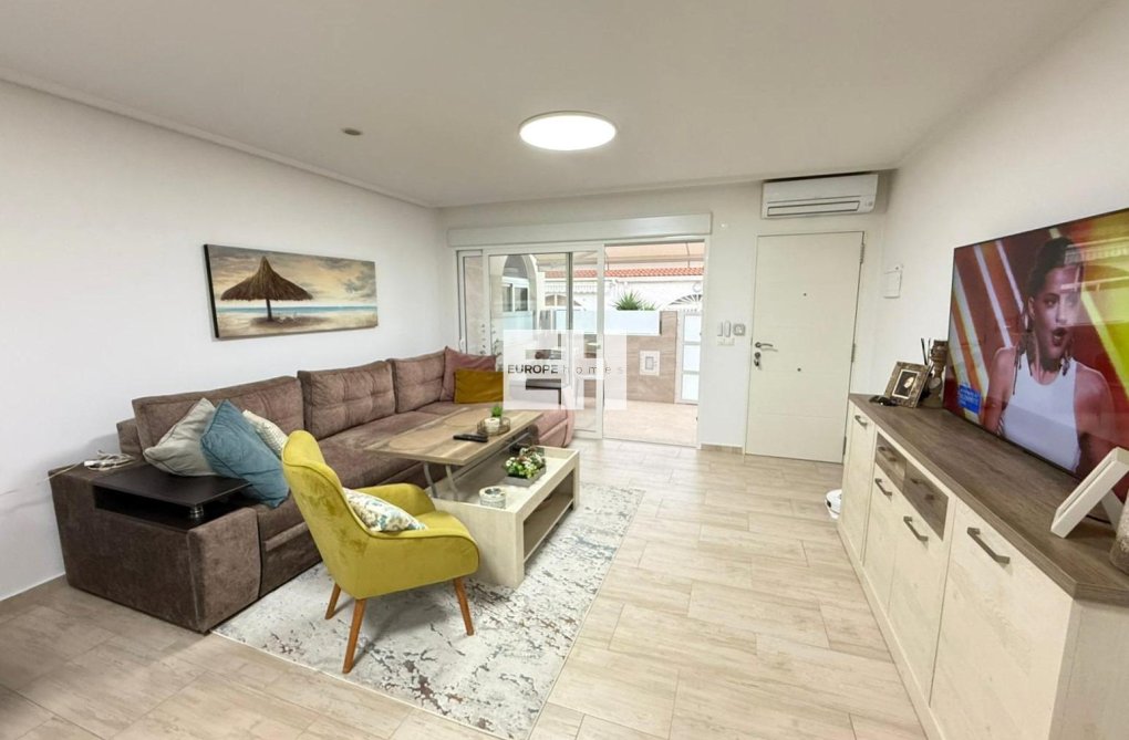 Resale - town house - Torrevieja - El Chaparral