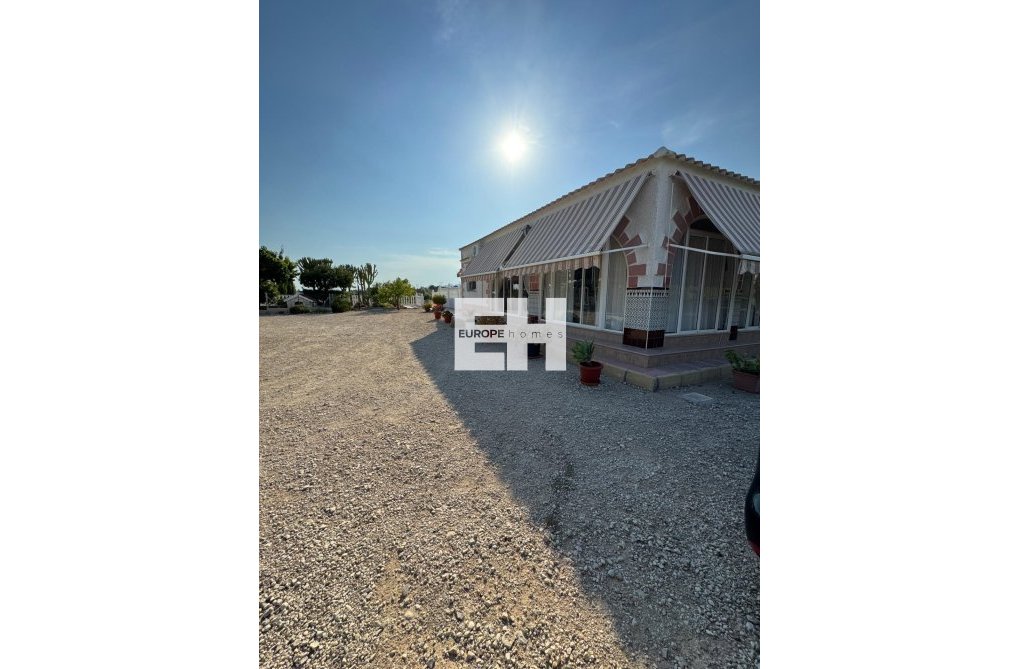 Resale - villa - Albatera - Partida Lomas