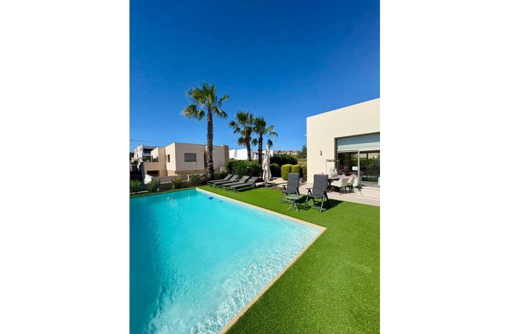 Resale - villa - Benijofar - Costa Blanca