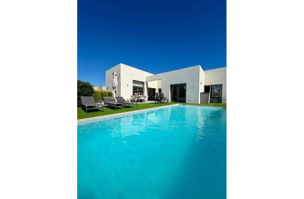 Resale - villa - Benijofar - Costa Blanca
