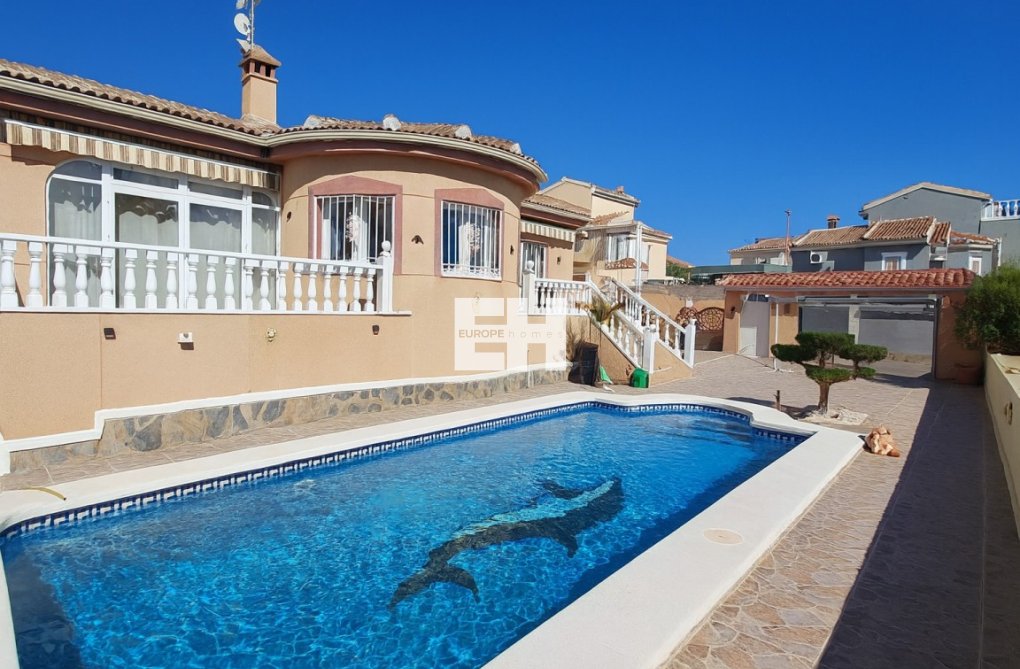 Resale - villa - Benimar - Costa Blanca