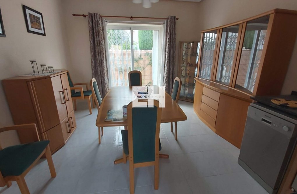 Resale - villa - Benimar - Costa Blanca