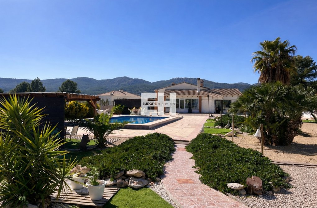 Resale - villa - Castalla - Costa Blanca
