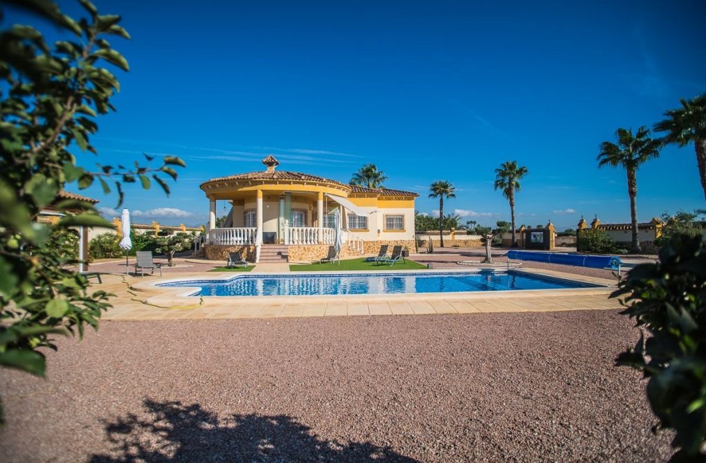 Resale - villa - Catral - Costa Blanca