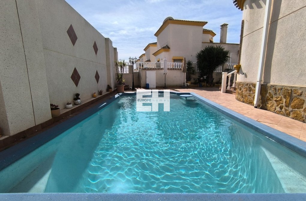 Resale - villa - El Raso - Costa Blanca