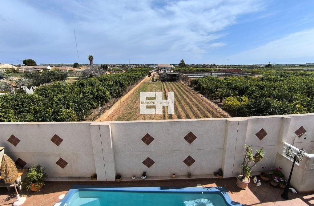 Resale - villa - El Raso - Costa Blanca