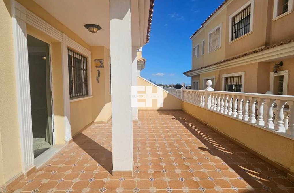 Resale - villa - Guardamar del Segura - Campomar