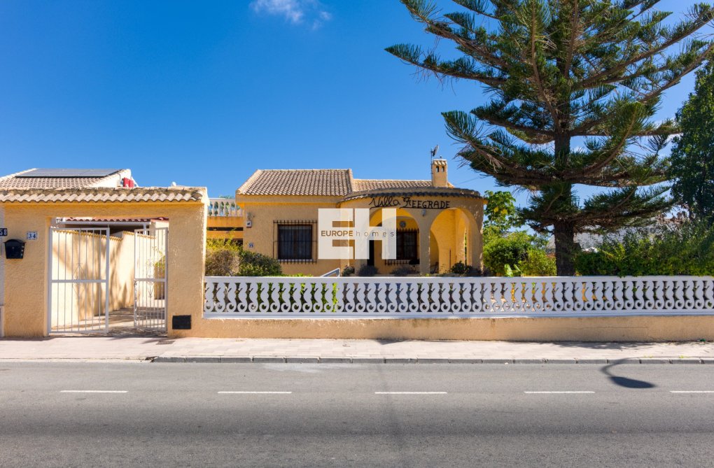 Resale - villa - La Siesta - Costa Blanca