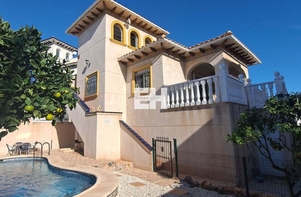 Resale - villa - La Zenia - Costa Blanca