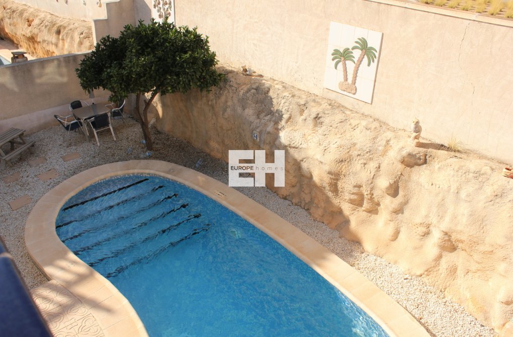 Resale - villa - La Zenia - Costa Blanca
