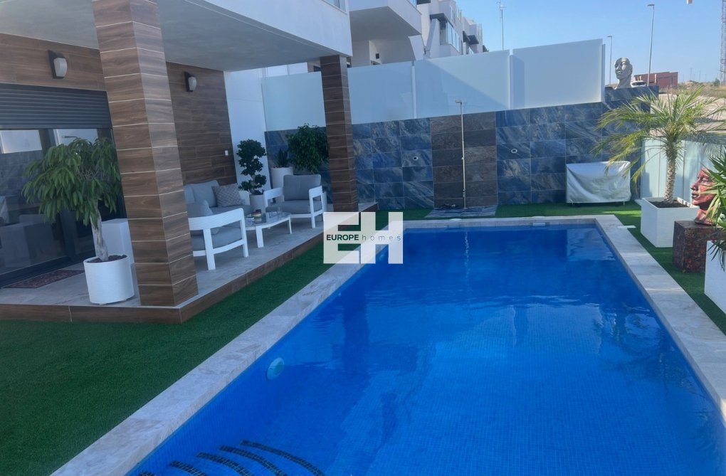Resale - villa - Los Montesinos - Costa Blanca