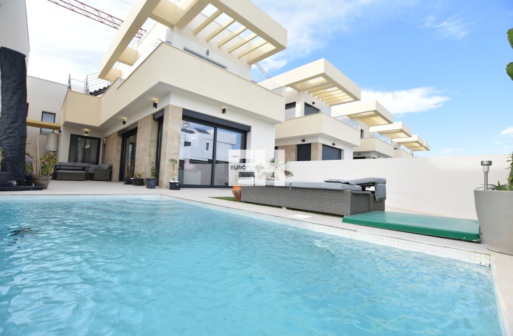Resale - villa - Los Montesinos - Costa Blanca