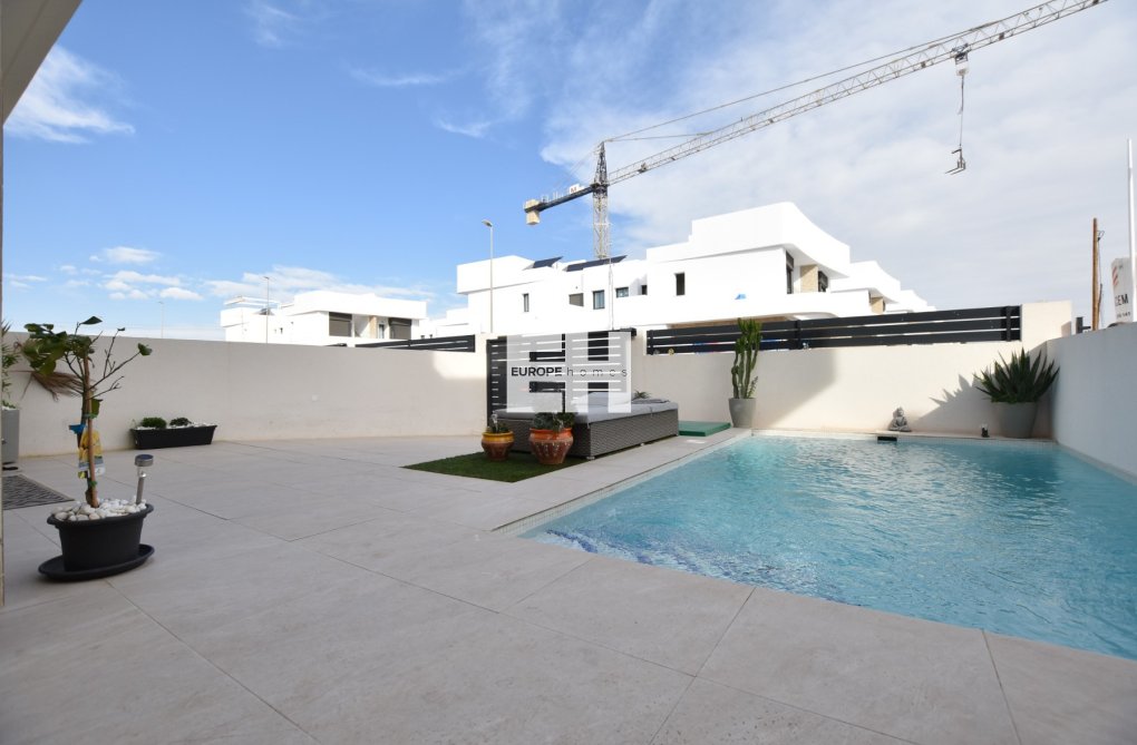 Resale - villa - Los Montesinos - Costa Blanca