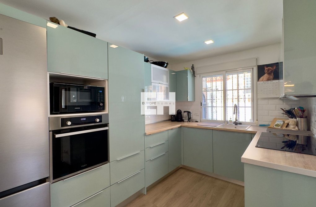 Resale - villa - Orihuela Costa - Costa Blanca