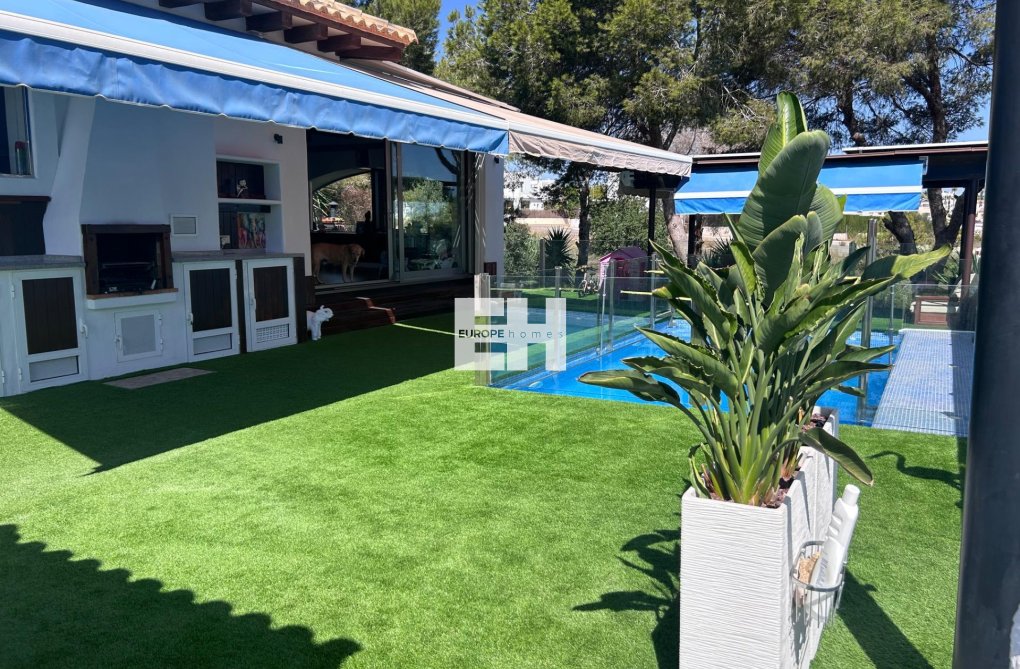 Resale - villa - Orihuela Costa - Costa Blanca