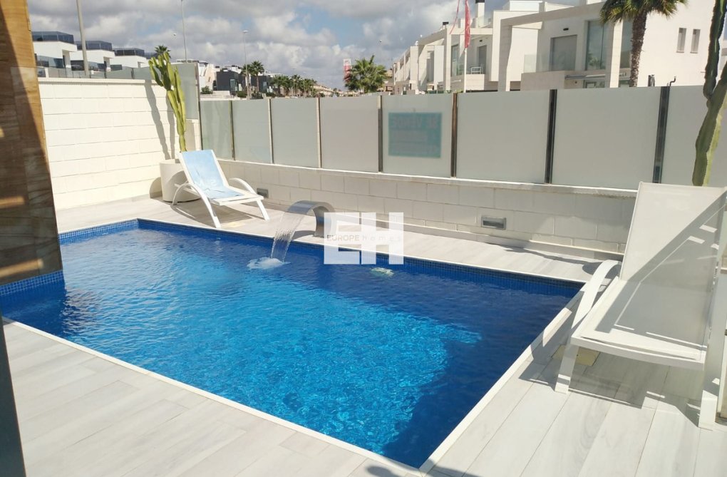 Resale - villa - Orihuela Costa - Costa Blanca