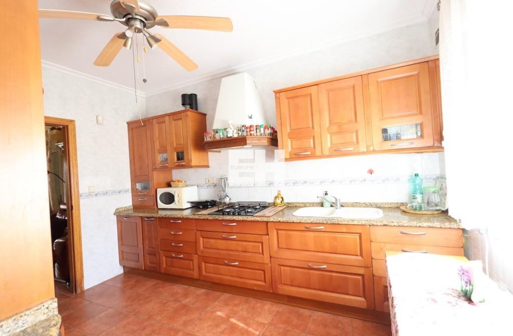 Resale - villa - Orihuela Costa - Costa Blanca
