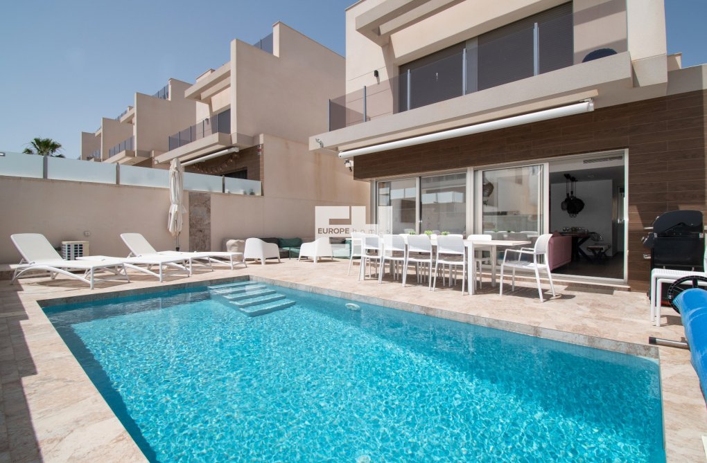 Resale - villa - Orihuela Costa - Costa Blanca