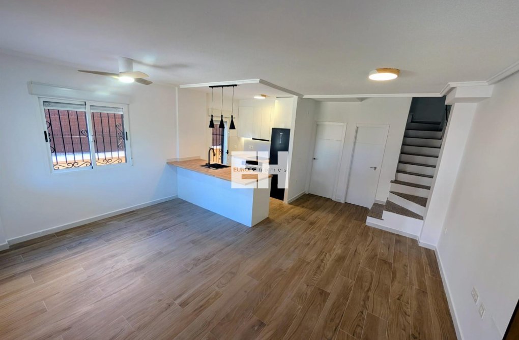 Resale - villa - Orihuela Costa - Costa Blanca