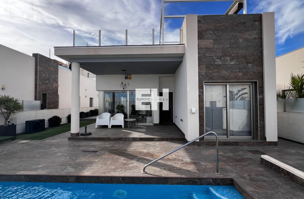 Resale - villa - Orihuela Costa - Costa Blanca