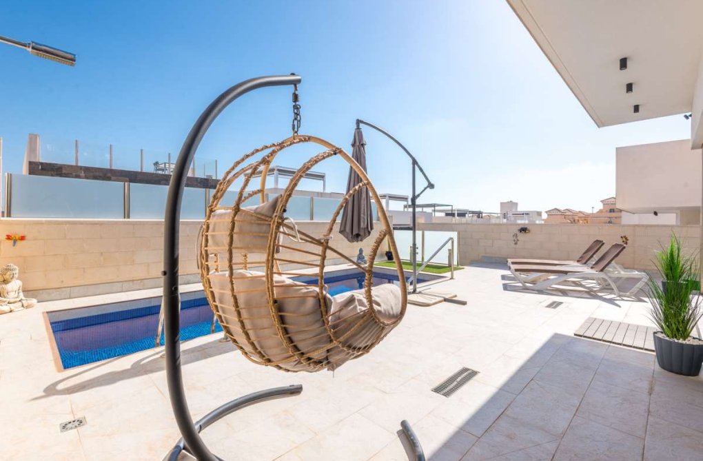Resale - villa - Orihuela Costa - Costa Blanca