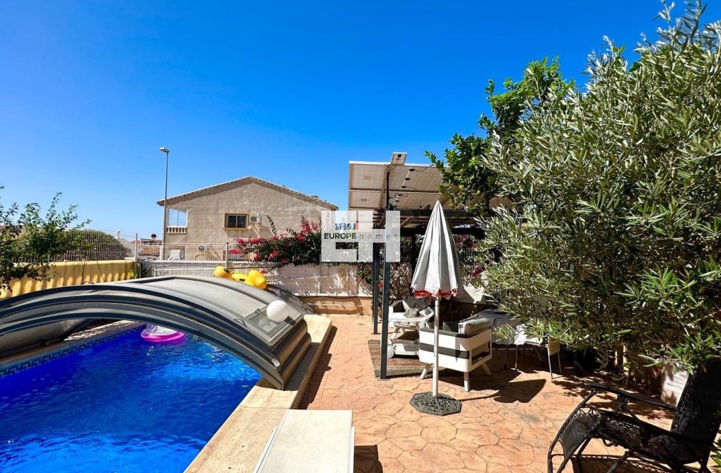 Resale - villa - Orihuela Costa - La Regia