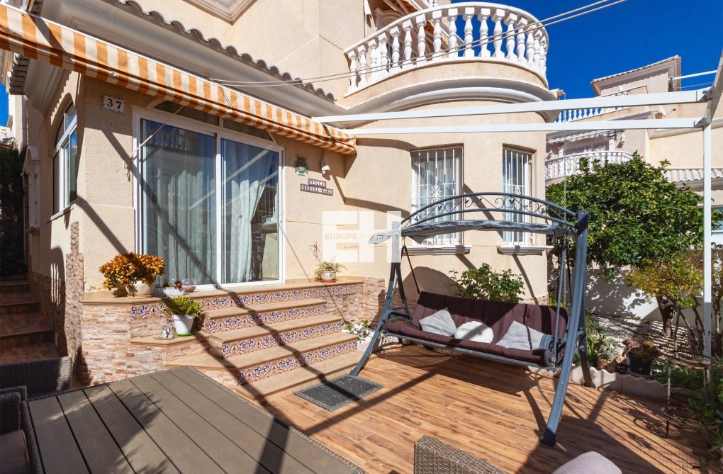 Resale - villa - Orihuela Costa - Los Almendros-la Florida