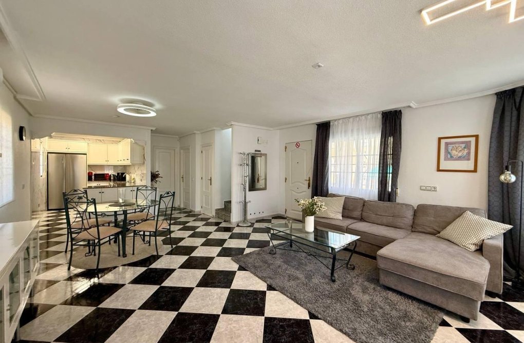 Resale - villa - Orihuela Costa - Playa Flamenca