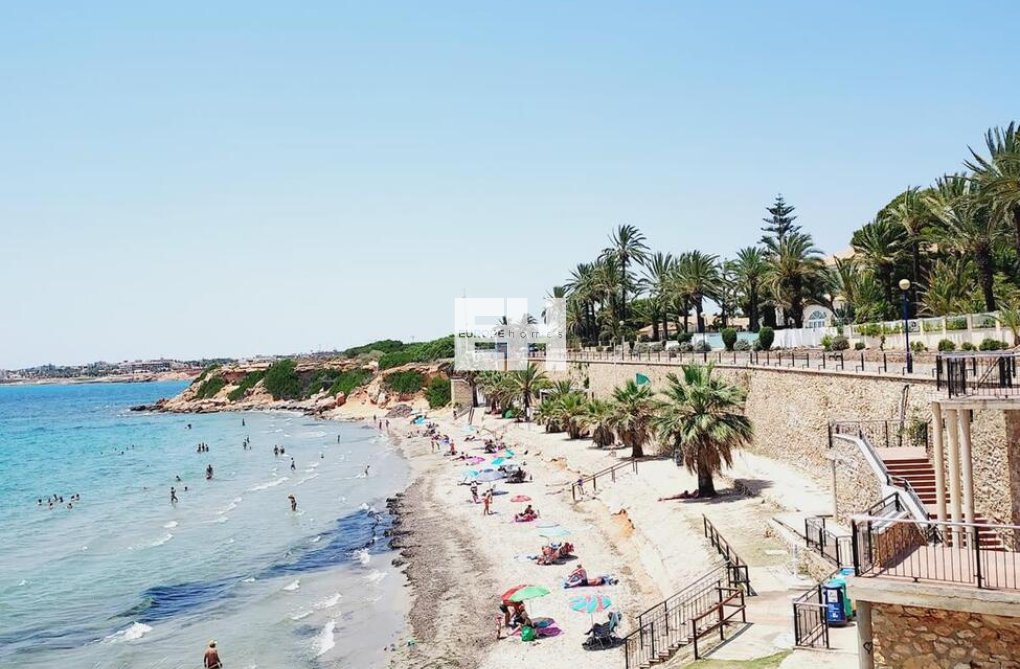 Resale - villa - Orihuela Costa - Punta Prima