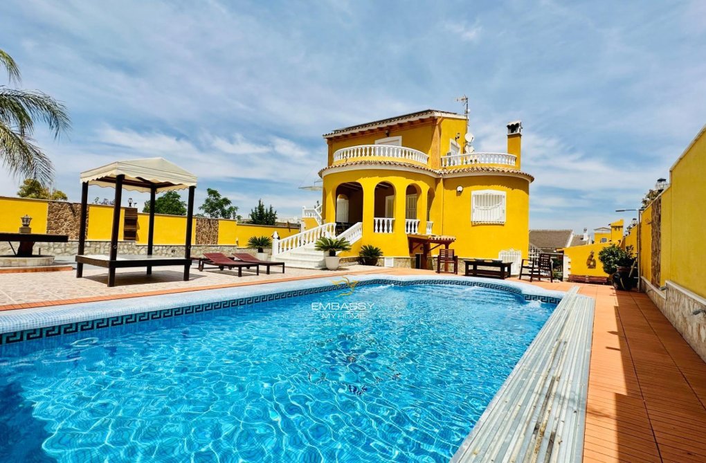 Resale - villa - Orihuela - Urb. Montepinar